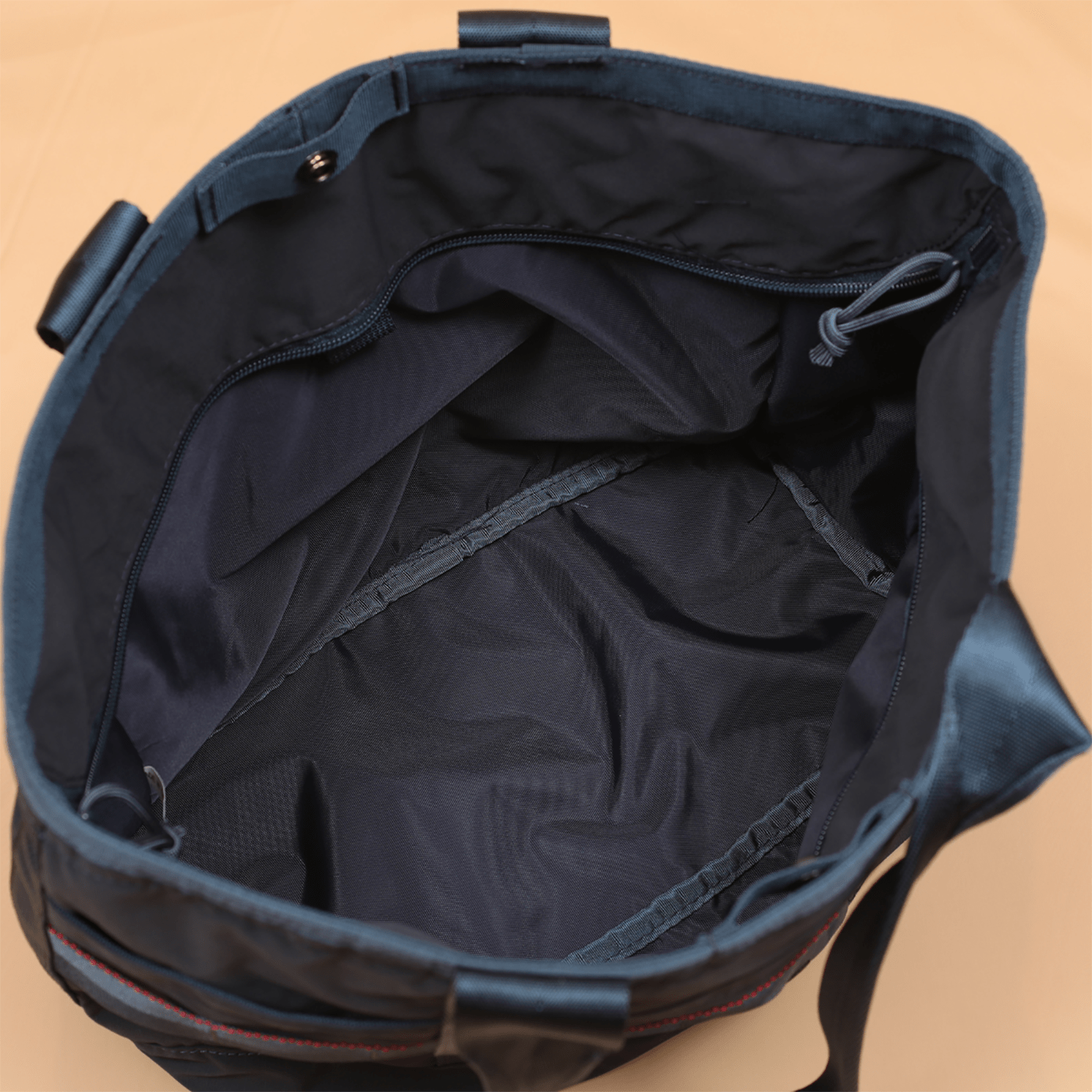 BRIEFING DISCRETE TOTE SM MW NAVY FREE