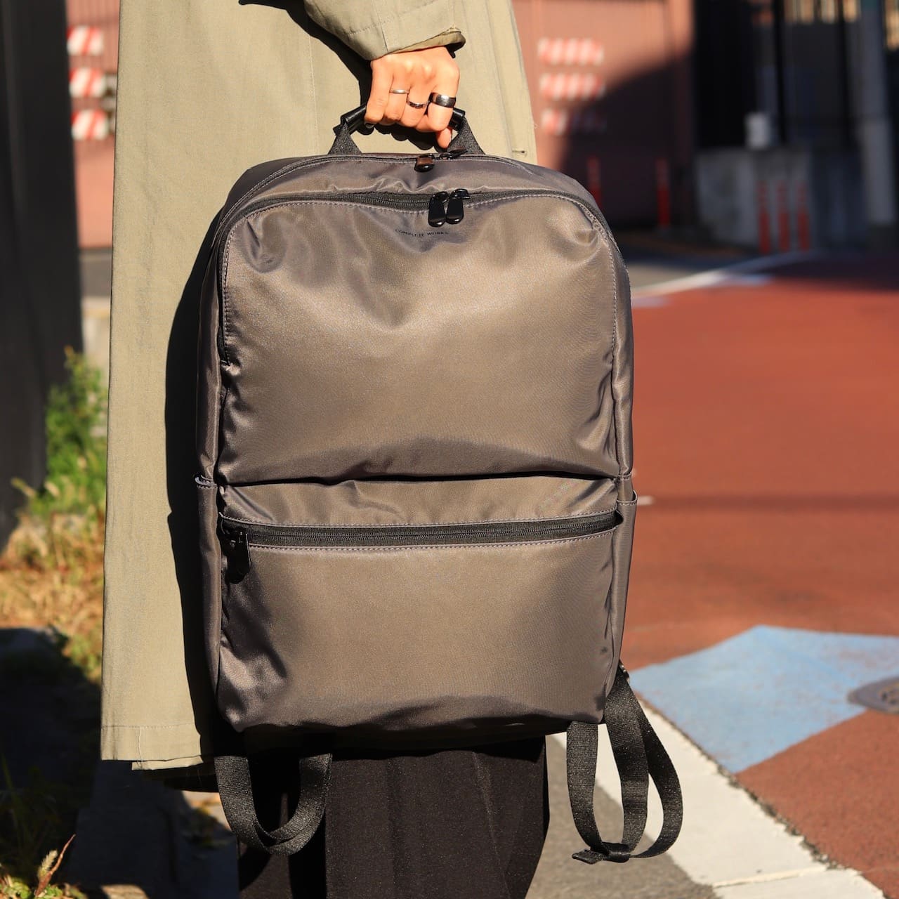 【COMPLETE WORKS】【LIGHTシリーズ】【リュック】【D.GRY】【CWD-023】 グレー