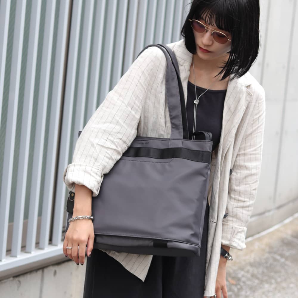 【COMPLETE WORKS】LIGHTシリーズ トートバッグ CWD-035 【GRAY】