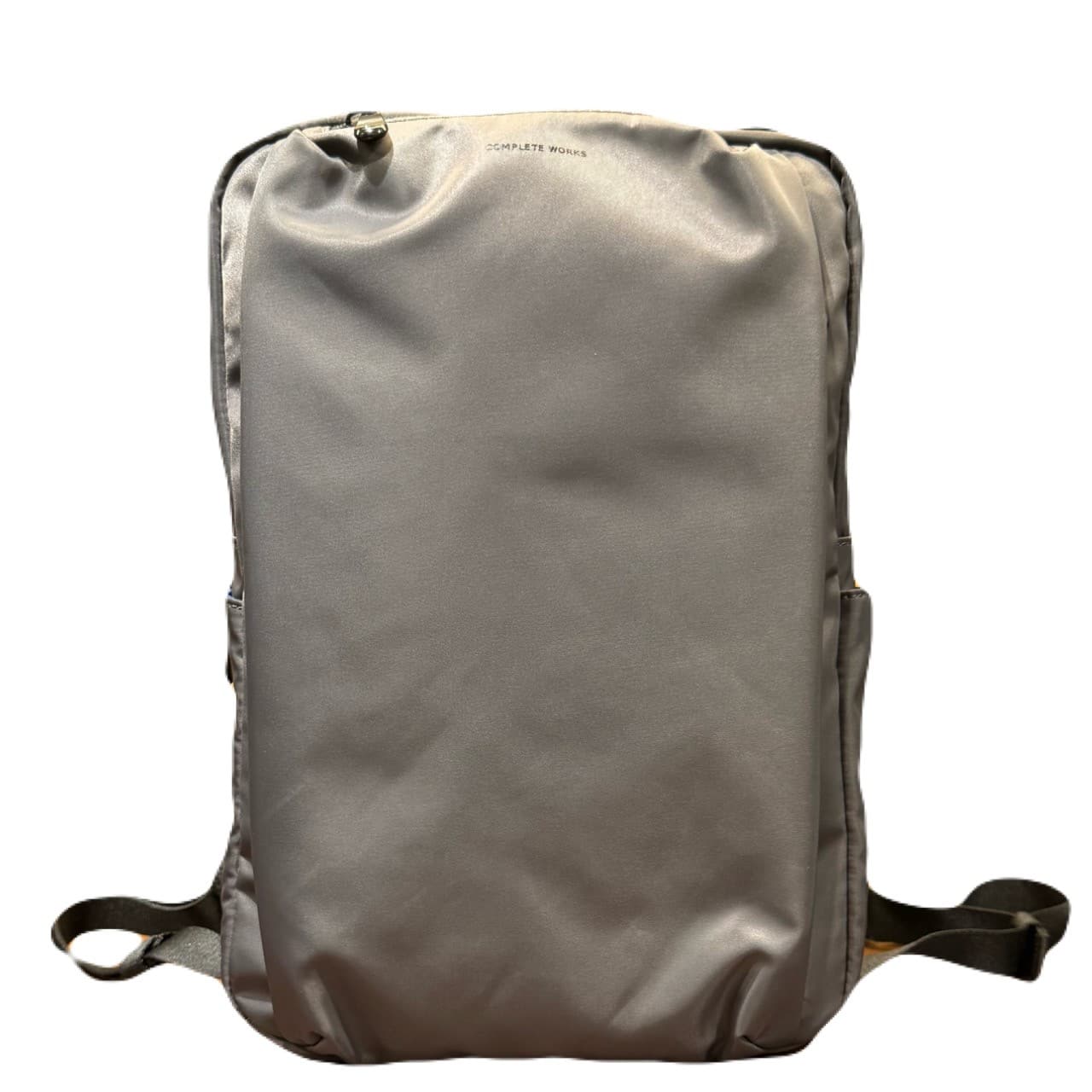 【COMPLETE WORKS】【LIGHTシリーズ】【リュック】【D.GRY】【CWD-022】 グレー