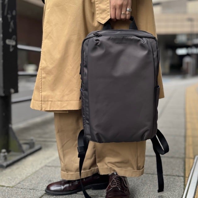 【COMPLETE WORKS】【LIGHTシリーズ】【リュック】【D.GRY】【CWD-022】 グレー