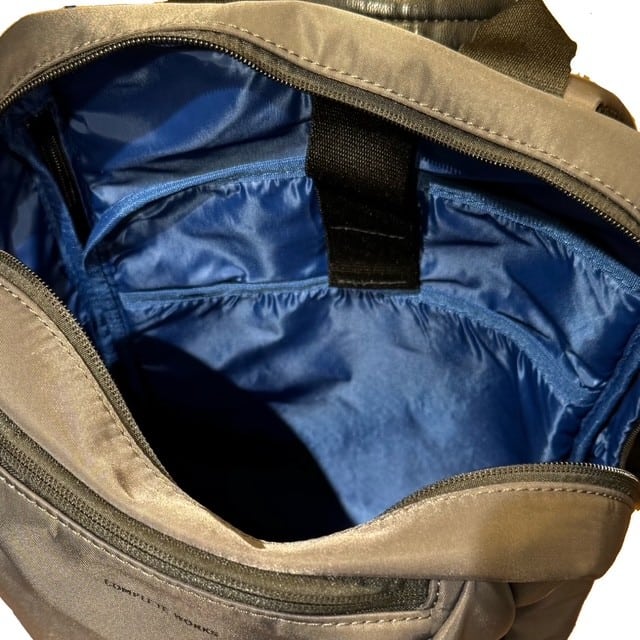 【COMPLETE WORKS】【LIGHTシリーズ】【リュック】【D.GRY】【CWD-022】 グレー