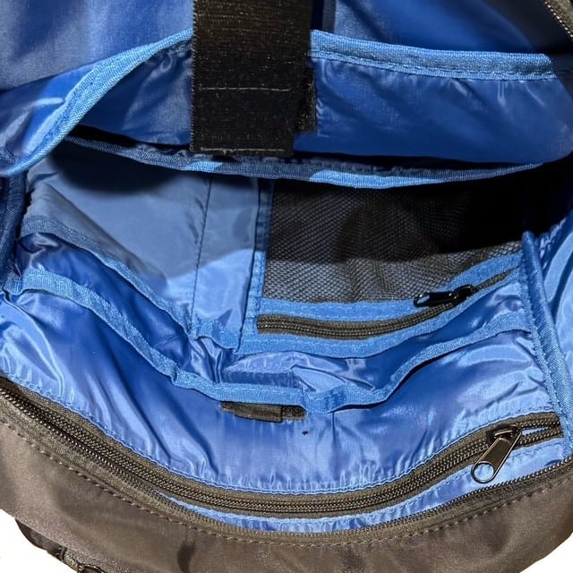 【COMPLETE WORKS】【LIGHTシリーズ】【リュック】【D.GRY】【CWD-022】 グレー