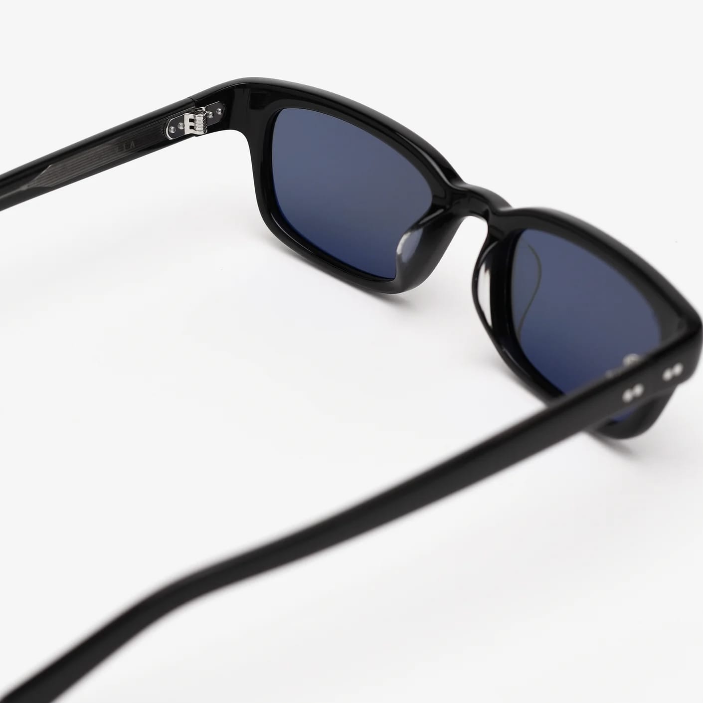 AKILA "Trivia" Black / Black Black / Black One Size