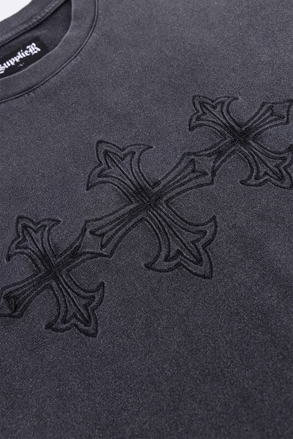 SUPPLIER 26ss "Vintage Wash Embroidery Cross Tee" Black Black M