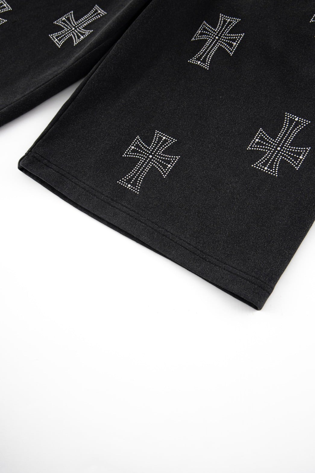 【先行予約 7月上旬発売予定】Unknown 25ss "Outline Cross Rhinestone Baggy Sweat Shorts" Black Black S