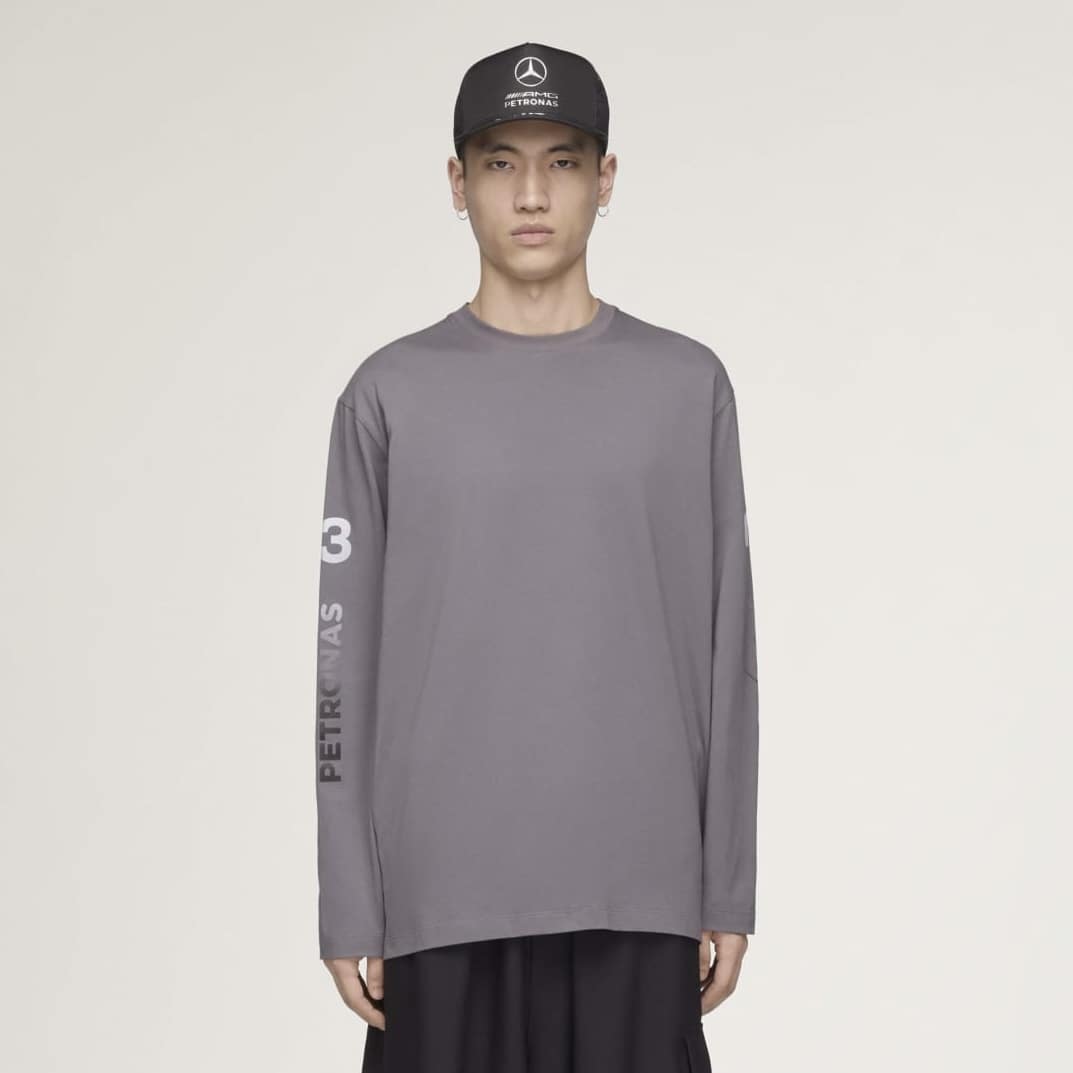 Y-3 MERCEDES - AMG PETRONAS FORMULA 1 TEAM 26ss "Chaos Logo L/S Tee" Granite Granite S