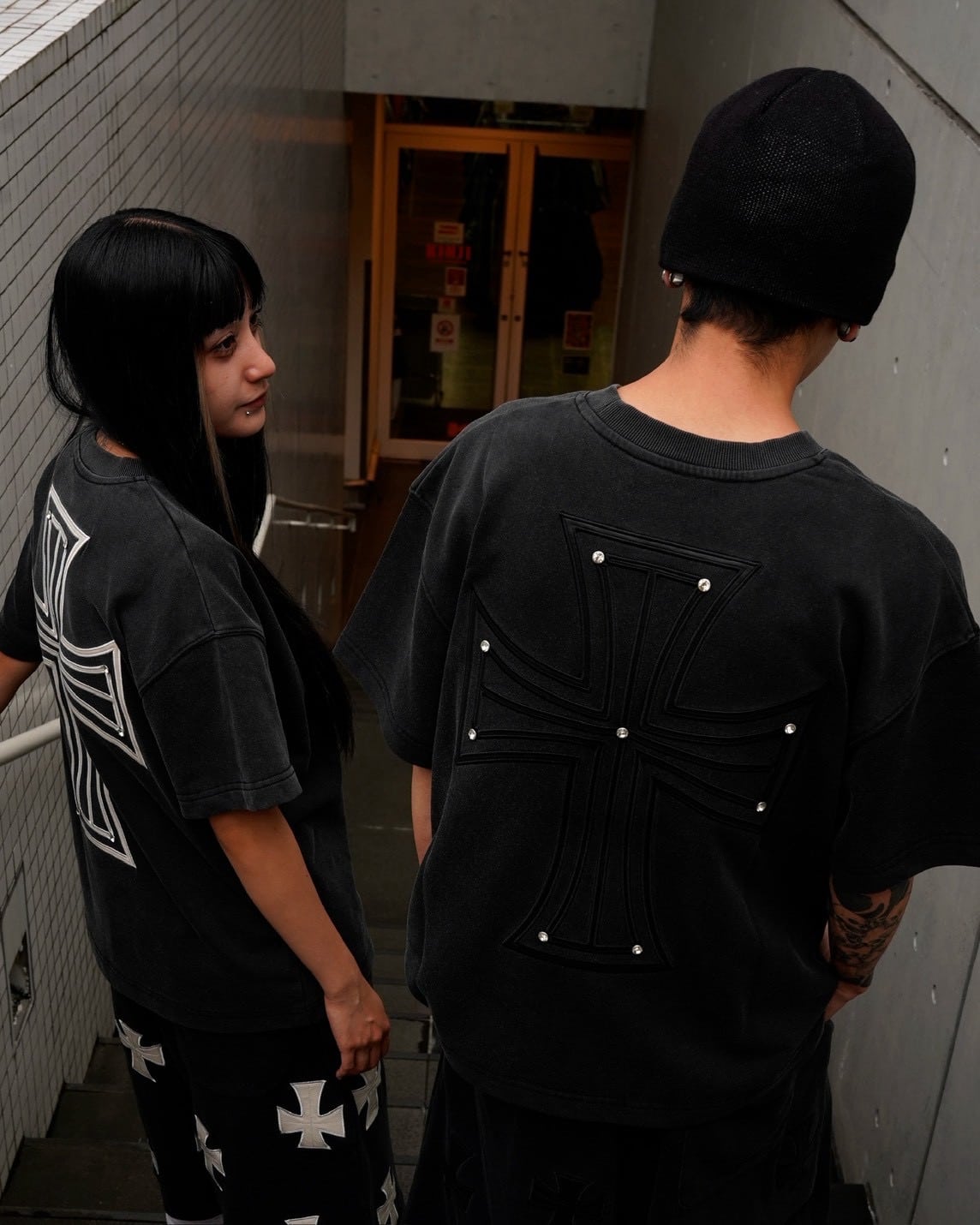 UNKNOWN LONDON 26aw "Exclusive Leather Cross Tee" Black Black S