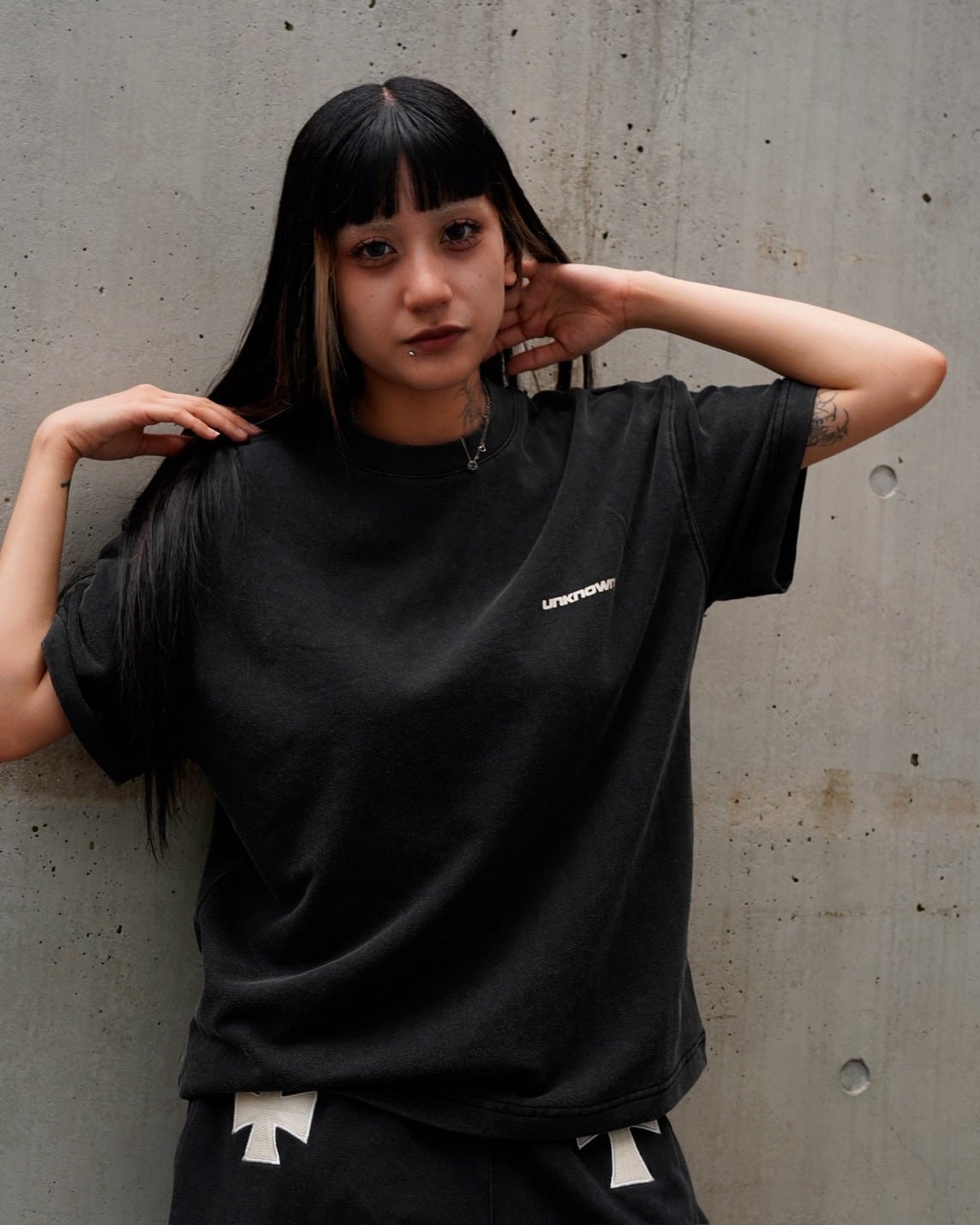 UNKNOWN LONDON 26aw "Exclusive Leather Cross Tee" White White S