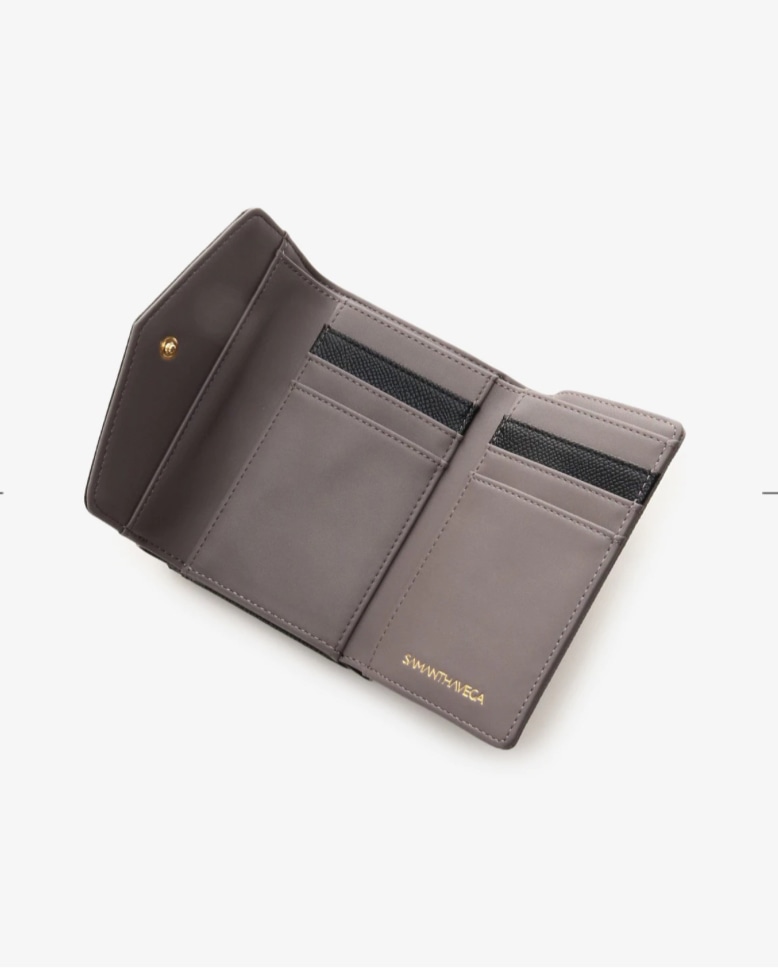 再入荷！！ハートビジュー付き折財布【ブラック】 ブラック 0