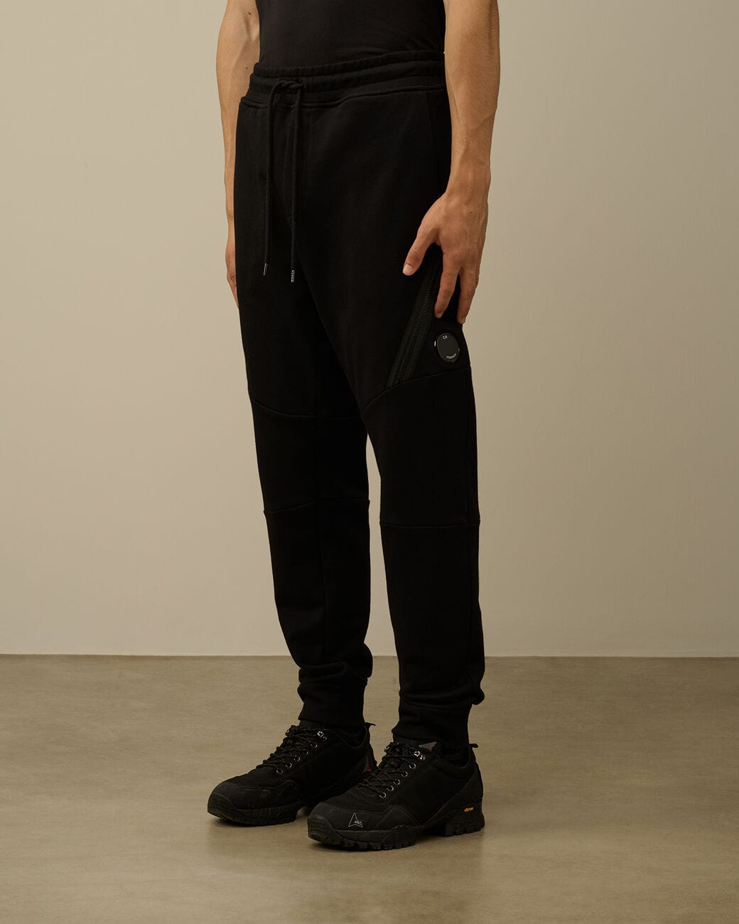 C.P. COMPANY/シーピーカンパニー/Diagonal Raised Fleece Lens Sweatpants BLACK XS
