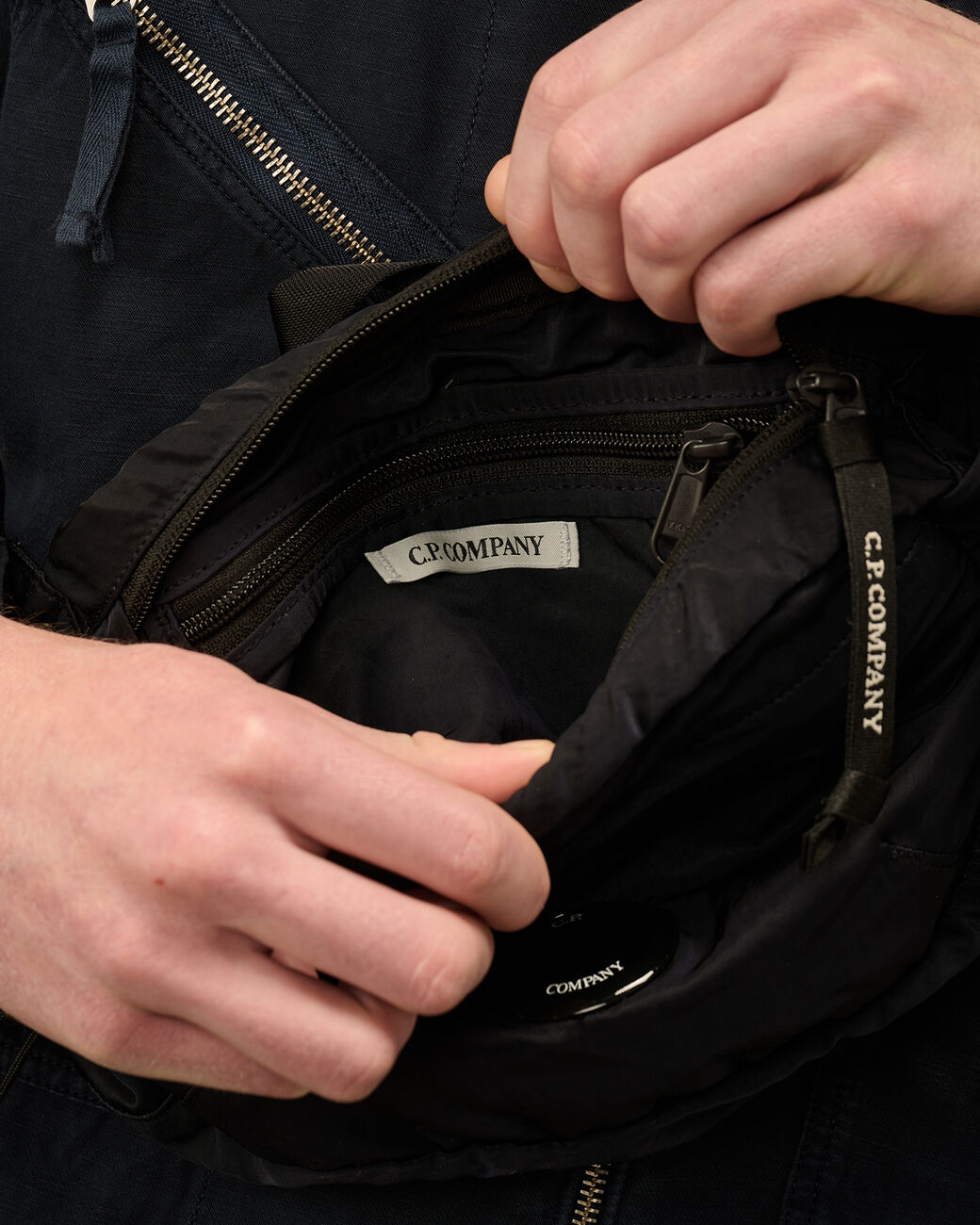 C.P. COMPANY/シーピーカンパニー/NYLON B CROSSBODY PACK TOTAL ECLIPSE - BLUE FREE