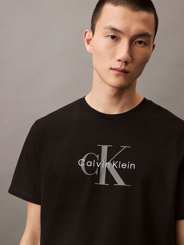 CalvinKlein/カルバンクライン/ショートスリーブモノグラムプリントTシャツ[ロウン、ミンギュ着用商品] BLACK M