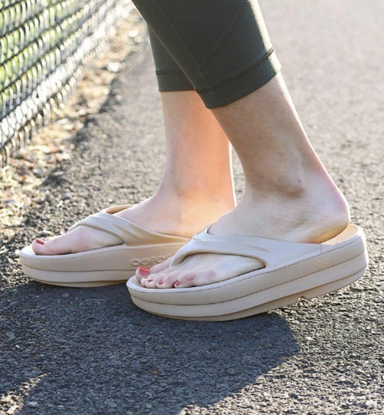 OOFOS/ウーフォス/OOmega(23㎝ BEIGE)｜ ビーバー｜名古屋PARCO