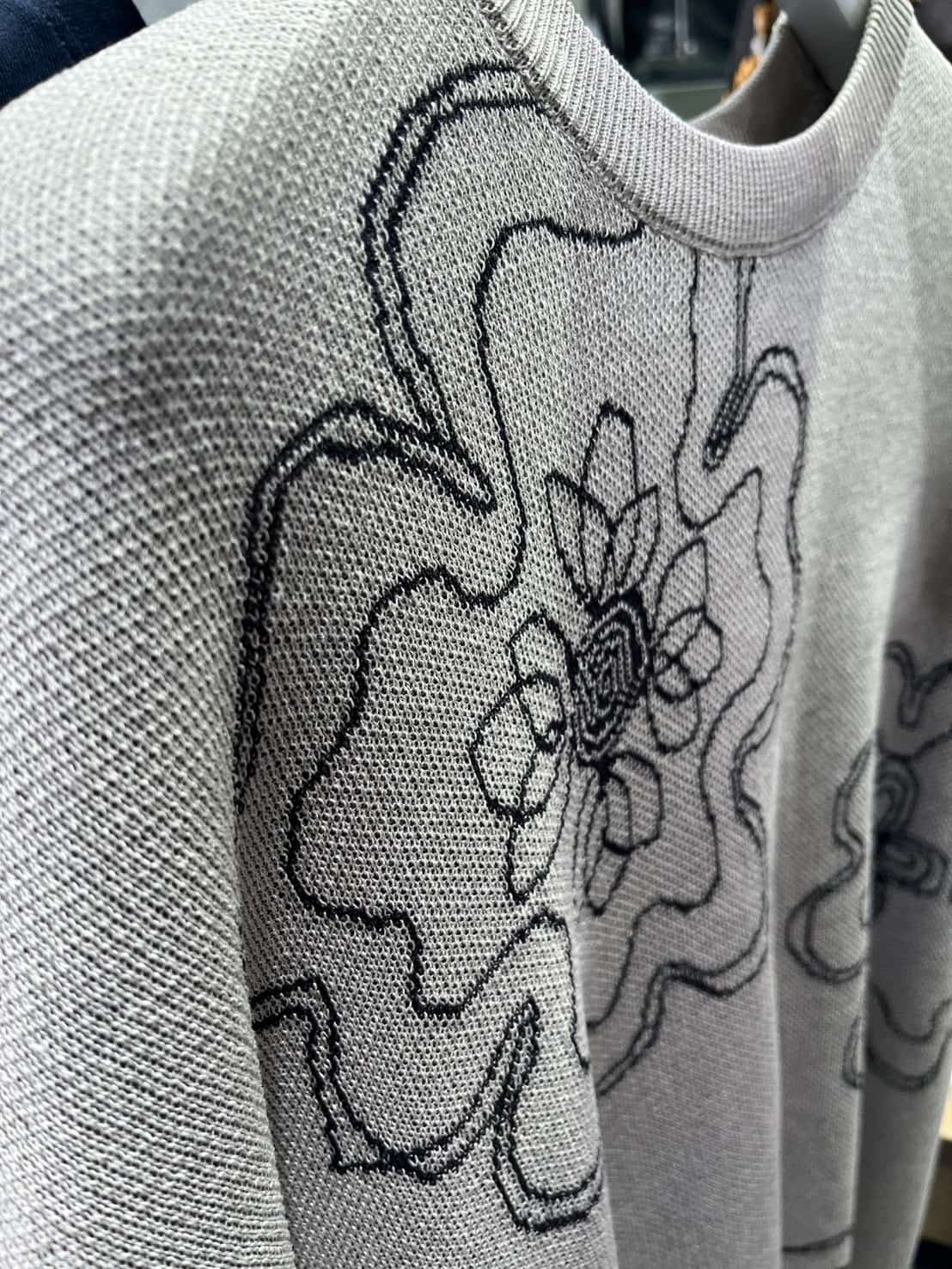 B omnivore/ビーオムニボー RNフラワー総柄JQD クルーネックS/S GRAY M