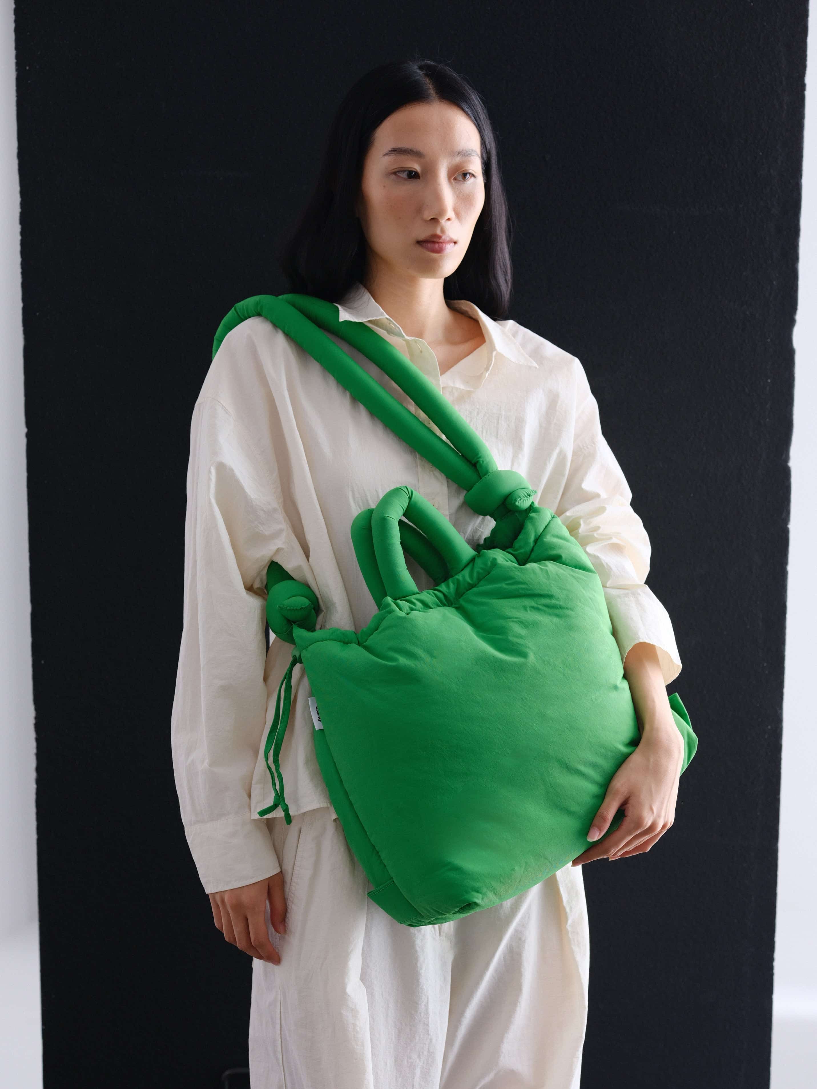 【OLEND/オレンド】Ona Soft Bag | Coral GREEN 19L