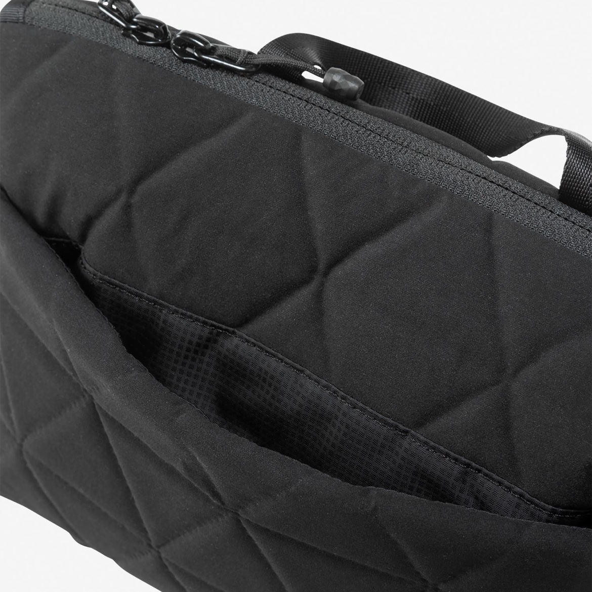 THE NORTH FACE/ザ・ノースフェイス/Geoface Pouch ジオフェイスポーチ ファッシルアイボリー 2L