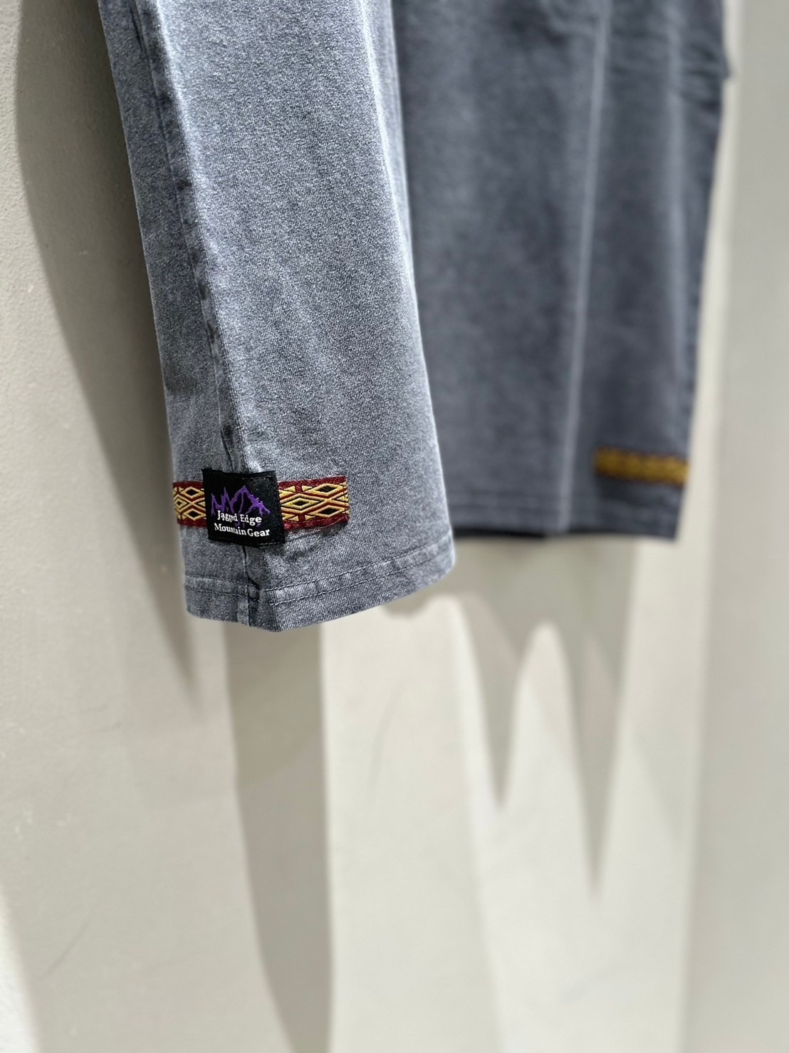 Jagged Edge Mountain Gear/ジャギッドエッジマウンテンギア/”天風水山” PRINT L/S TEE BLACK M