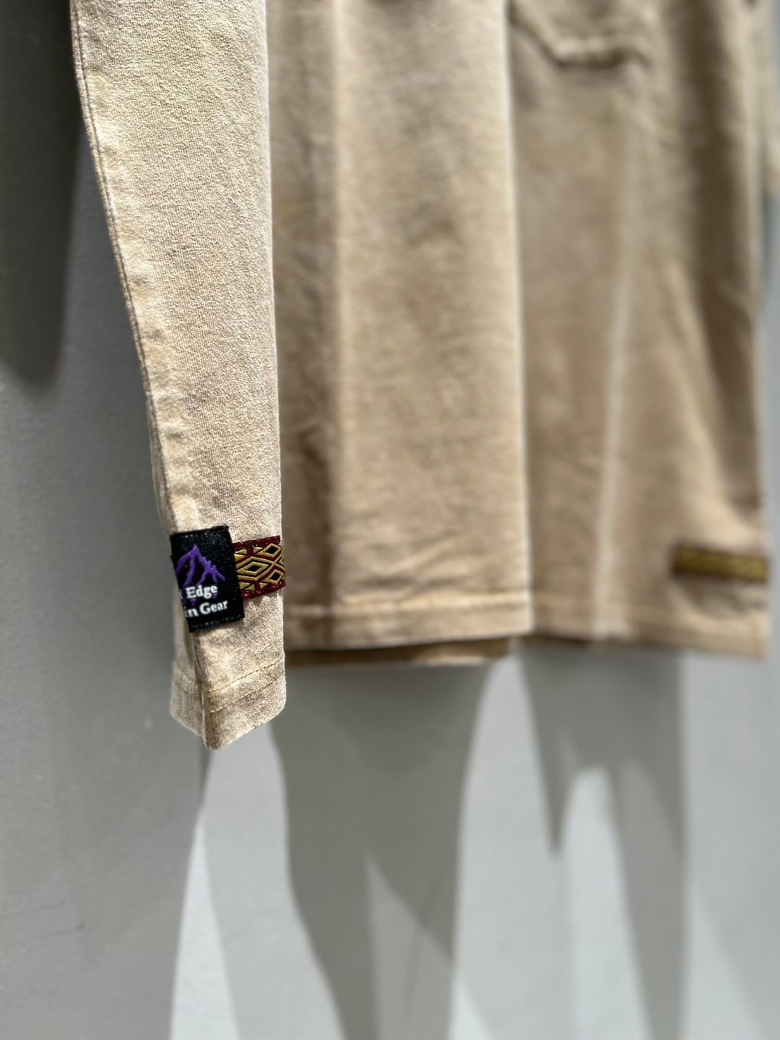 Jagged Edge Mountain Gear/ジャギッドエッジマウンテンギア/”天風水山” PRINT L/S TEE SAND M