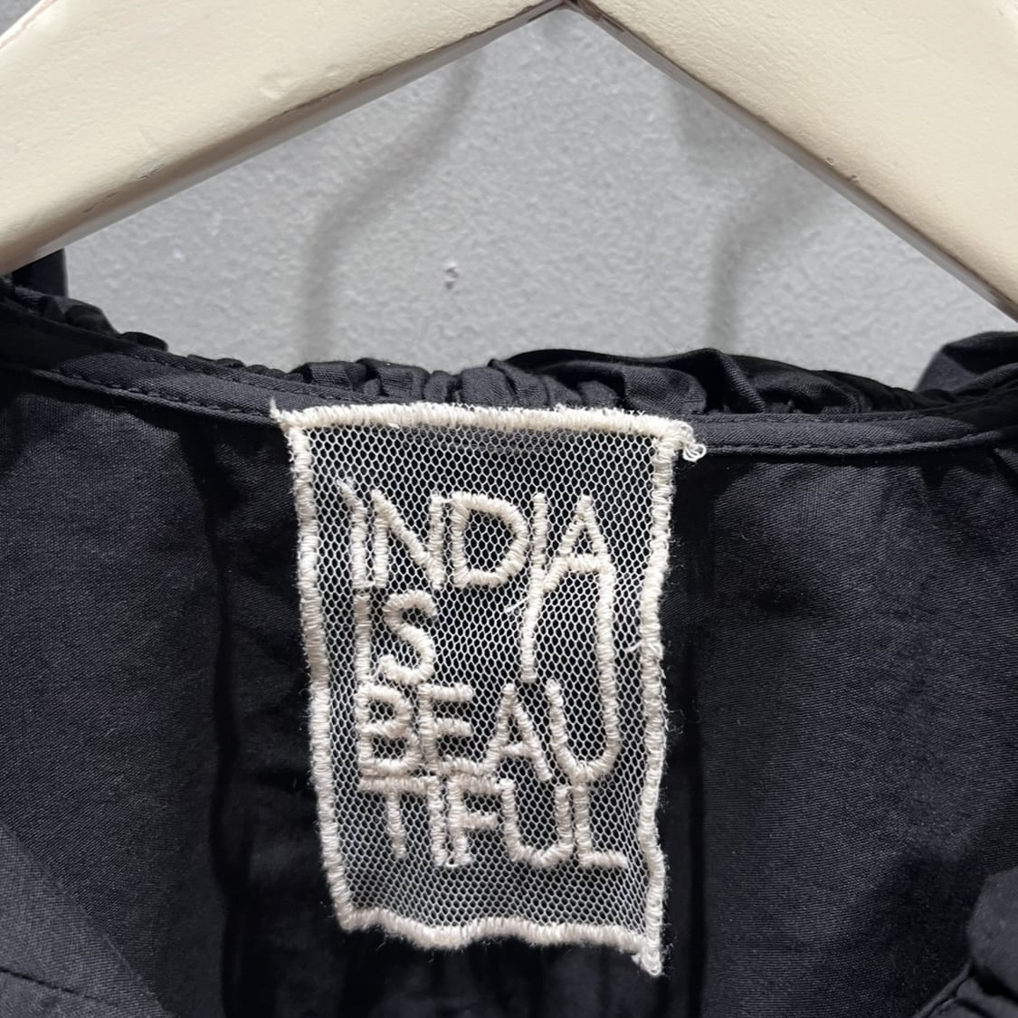 INDIA IS BEAUTIFUL/インディアイズビューティフル/レースフリルブラウス BLACK FREE