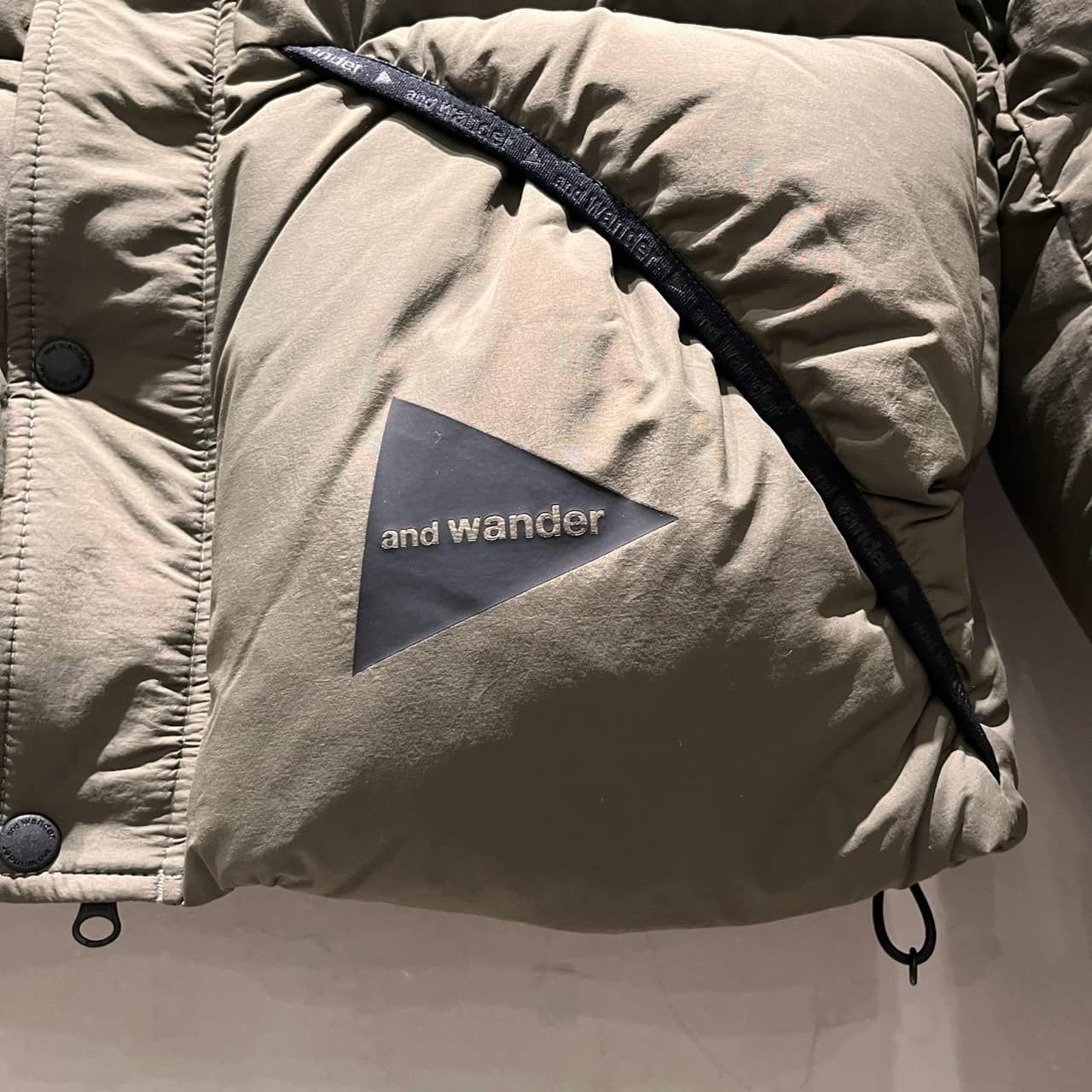 and wander/アンドワンダー/puffer down jacket　パファーダウンジャケット OLIVE M