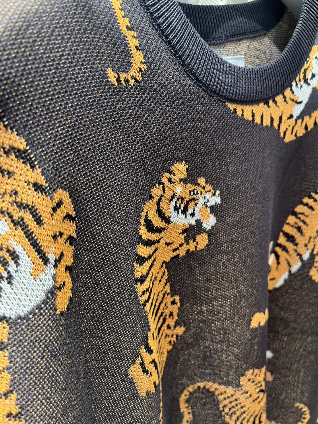 B omnivore/ビーオムニボー RNトラ総柄WJQD クルーネックS/S BEIGE M