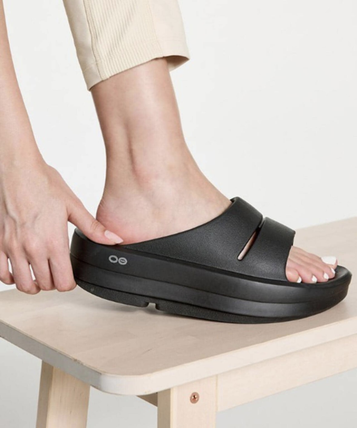 oofos/ウーフォス/OOmega OOahh BLACK 23cm