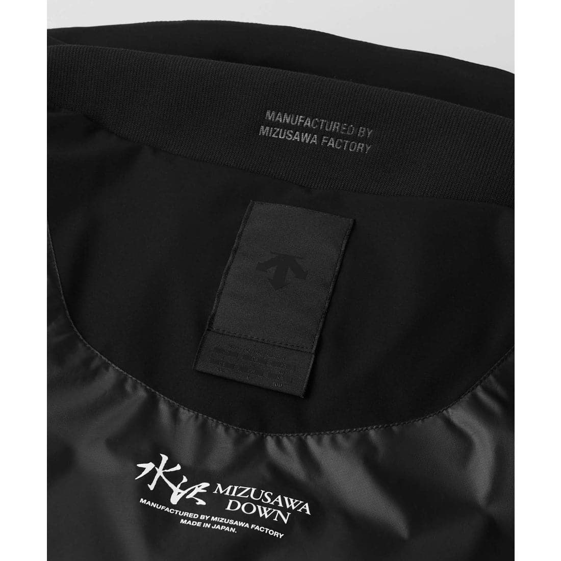 DESCENTE ALLTERRAIN/デサントオルテライン 水沢ダウン　マウンテニア　25AW BLACK M