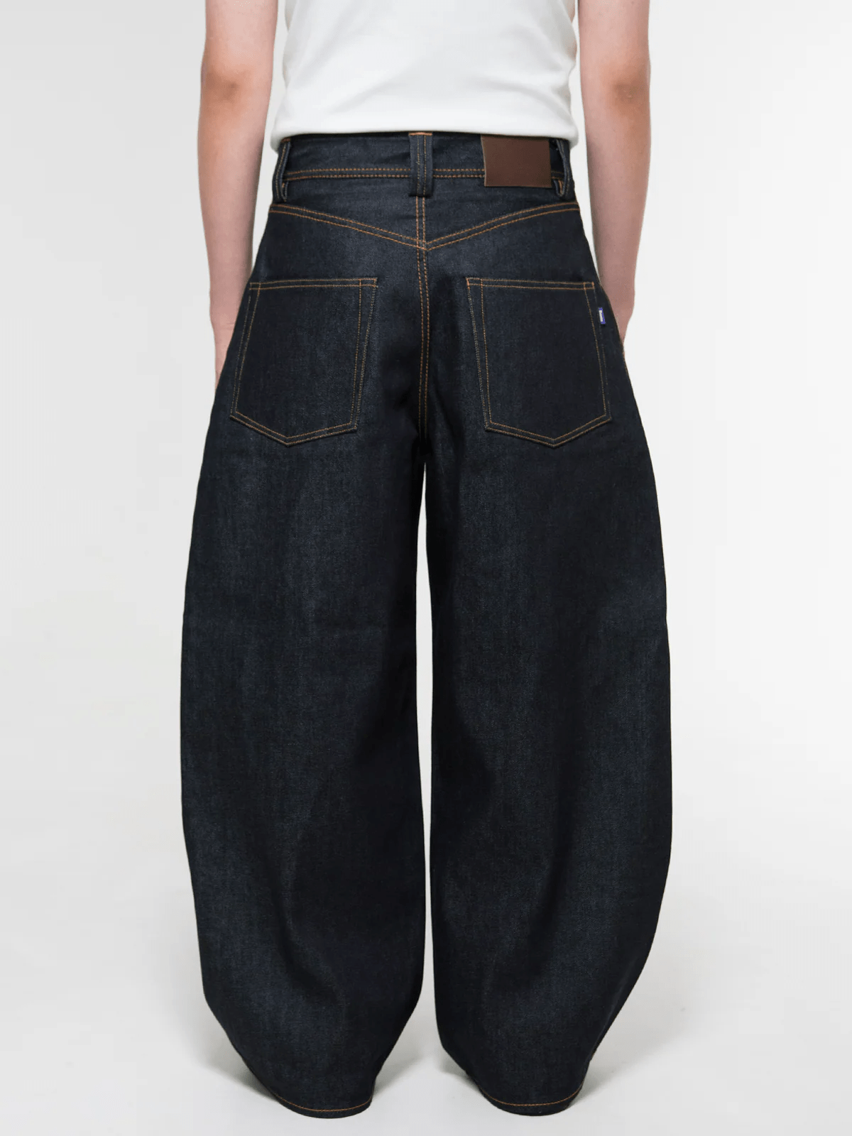 パンツ Bante Selvedge Curved-Leg Jeans black Japanese Selvedge Curved-Leg Jeans - black