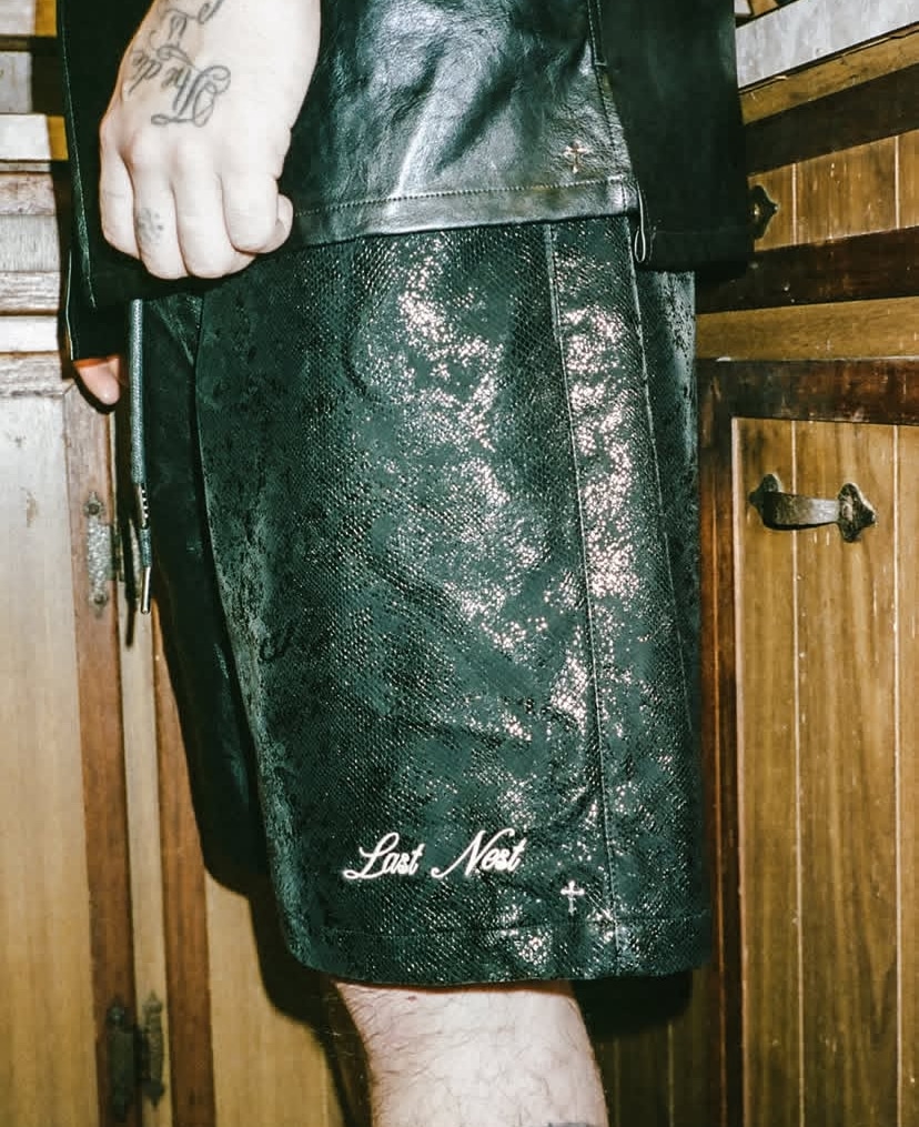 LAST NEST/Leather Switching Shorts / Black black M