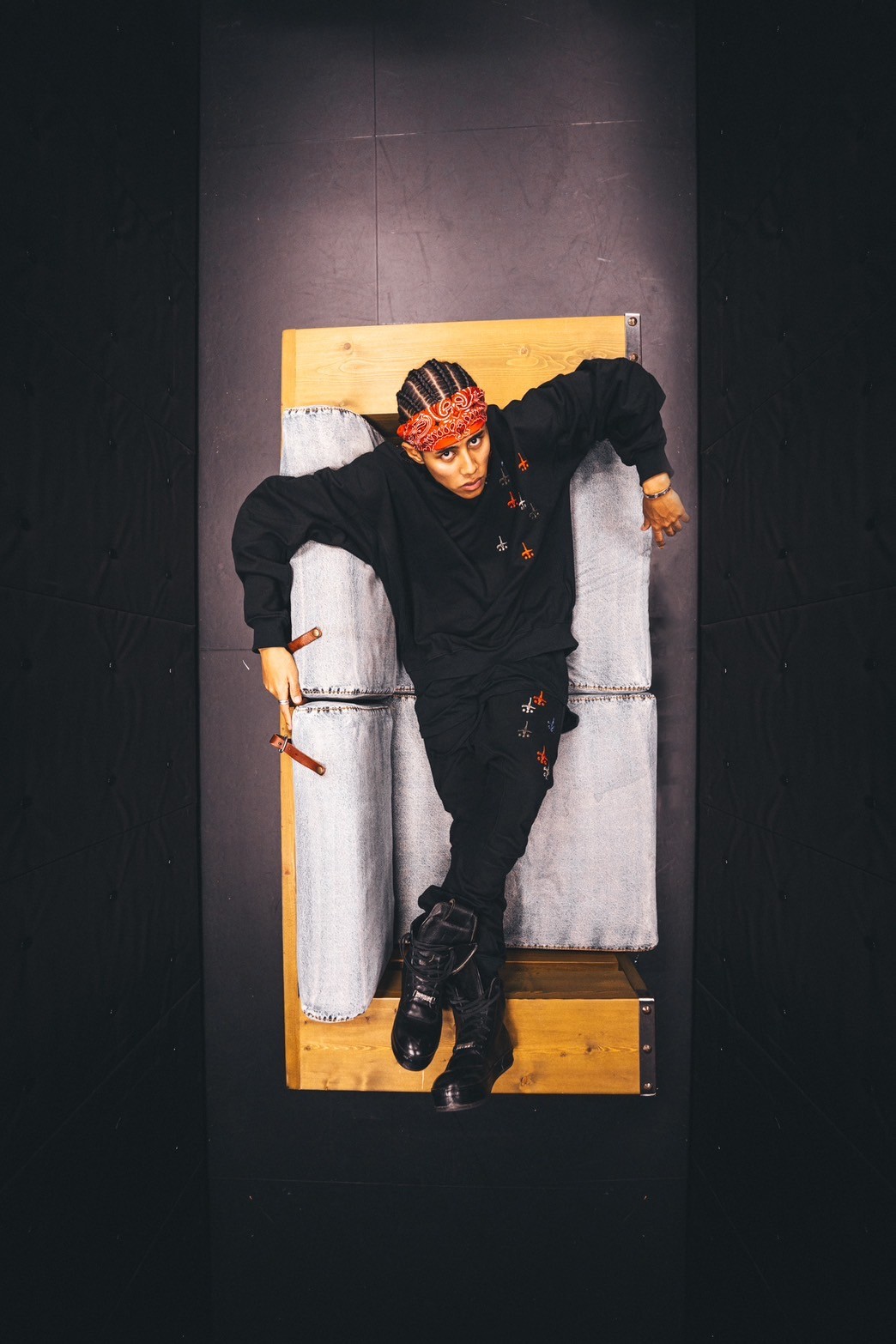 CTLS/シーティーエルエス/別注USUAL CREW-NECK 刺繍クロス black 1