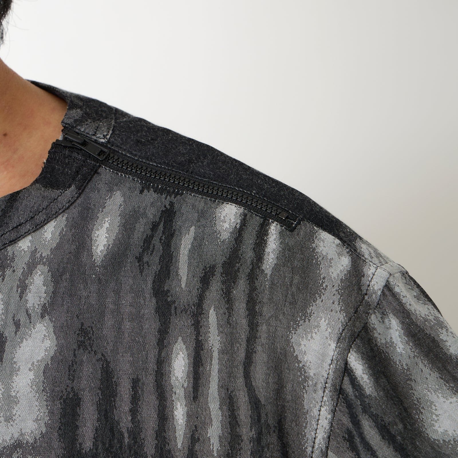 White Mountaineering】CAMO JACQUARD CREWNECK SHIRT(1 Black White Mountaineering】CAMO JACQUARD CREWNECK SHIRT(1 Black