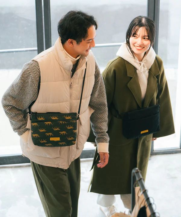 KIU パデッドサコッシュポーチ　K385　クロ