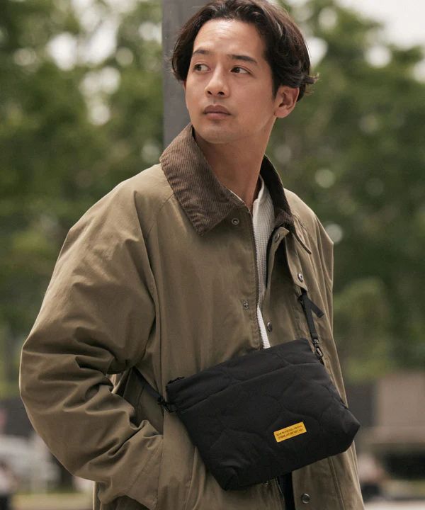 KIU パデッドサコッシュポーチ　K385　クロ