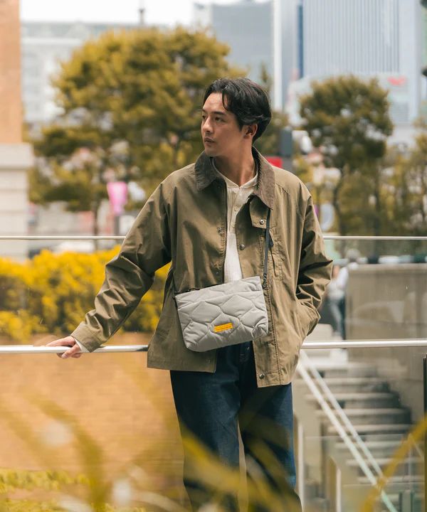 KIU パデッドサコッシュポーチ　K385　クロ