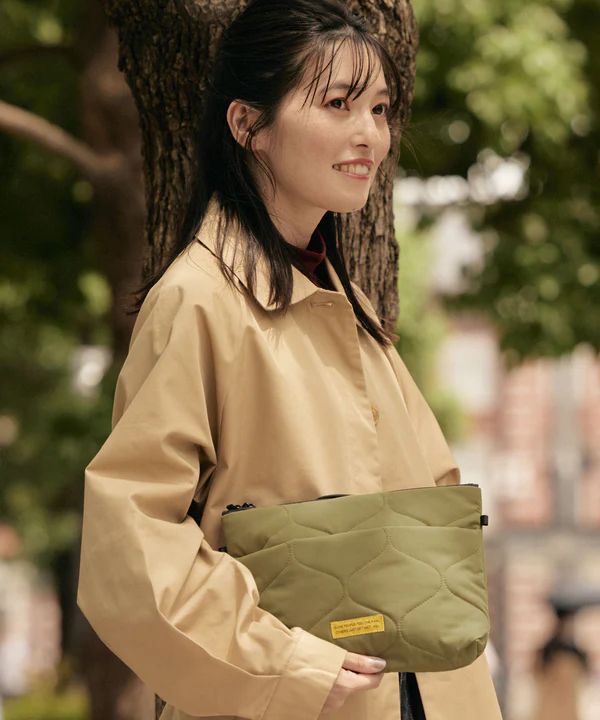 KIU パデッドサコッシュポーチ　K385　クロ