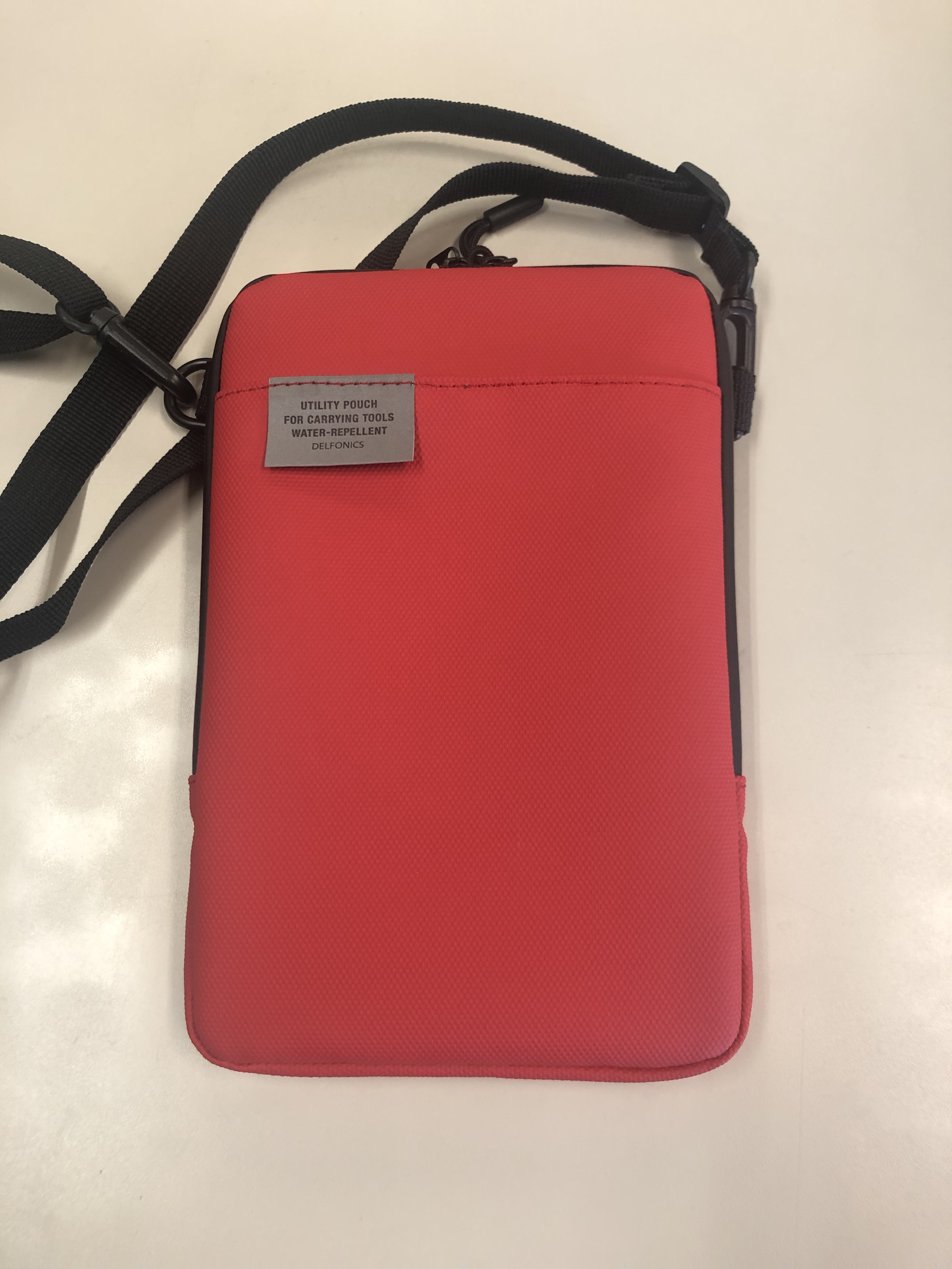 インナーキャリング撥水（はっすい） スマホバッグ　レッド