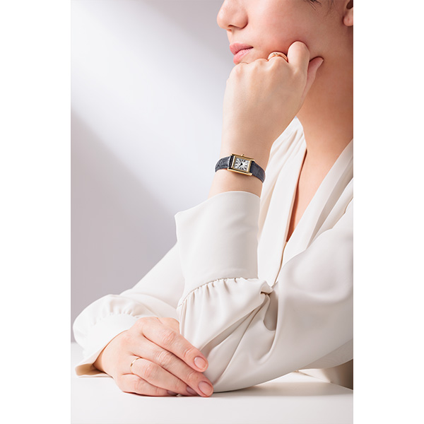 Kii: キー CITIZEN シチズン 光発電エコ・ドライブ Classic Square EG2799-18W レディース