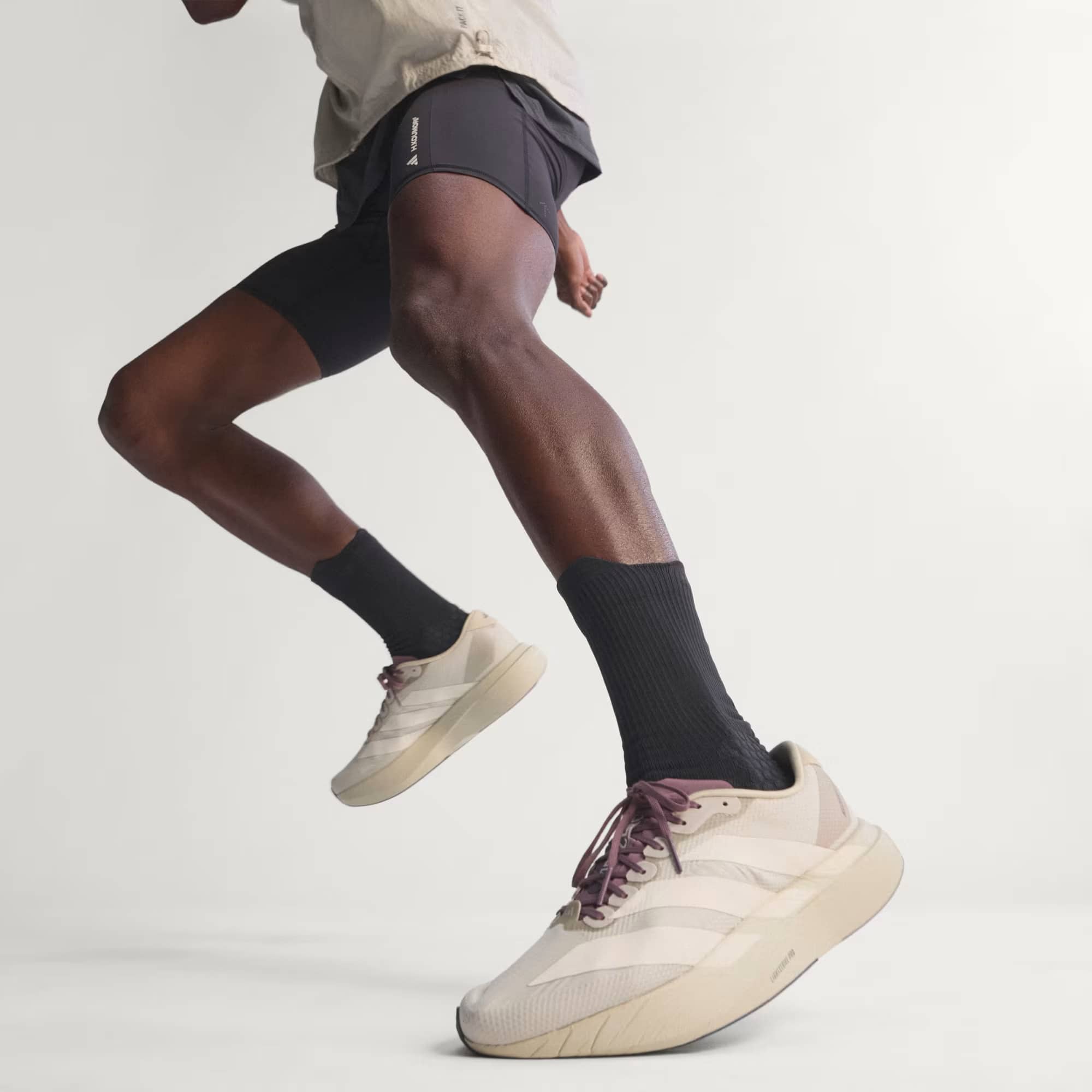 【話題のアイテム】 ADIDAS ADIZERO EVO SL WOVEN アディダス エルマノス コウモリ アディゼロ EVO SL ウーブン/H.KOUMORI 26.0cm～28.0cm JS2441 スニーカー メンズ 4068805292170 【送料無料 北海道/沖縄/離島を除く】 Putty Grey / Alumina / Shadow Fig 26.0cm