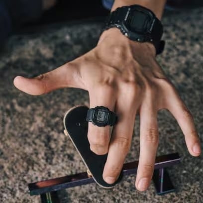 指輪サイズなのにタフ。 耐衝撃構造と20気圧防水を備えた 小型G-SHOCK