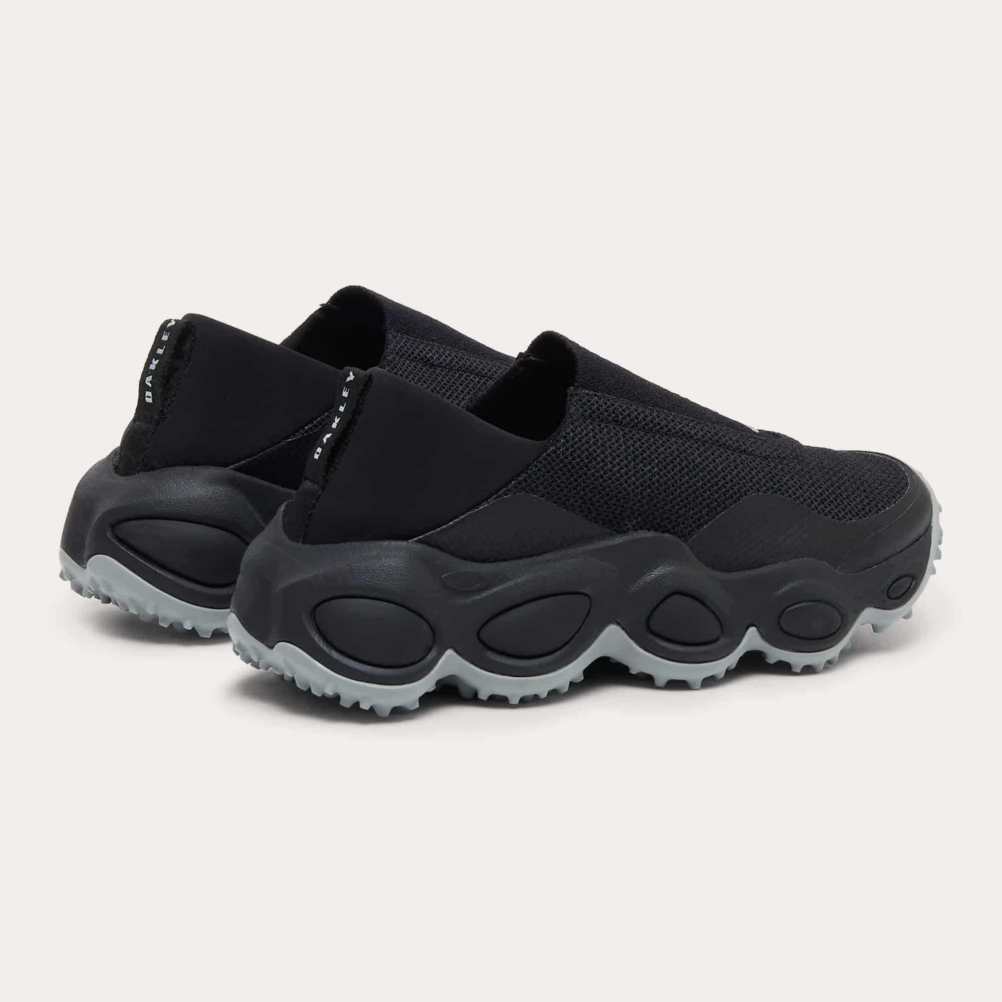 【NEW】OAKLEY Eon Shift pitch black オークリー イオンシフト FOF100704-021 26.0cm～28.0cm メンズ  スニーカー シューズ サンダル 8056153912471【送料無料 北海道/沖縄/離島を除く】 pitch black 26.0cm