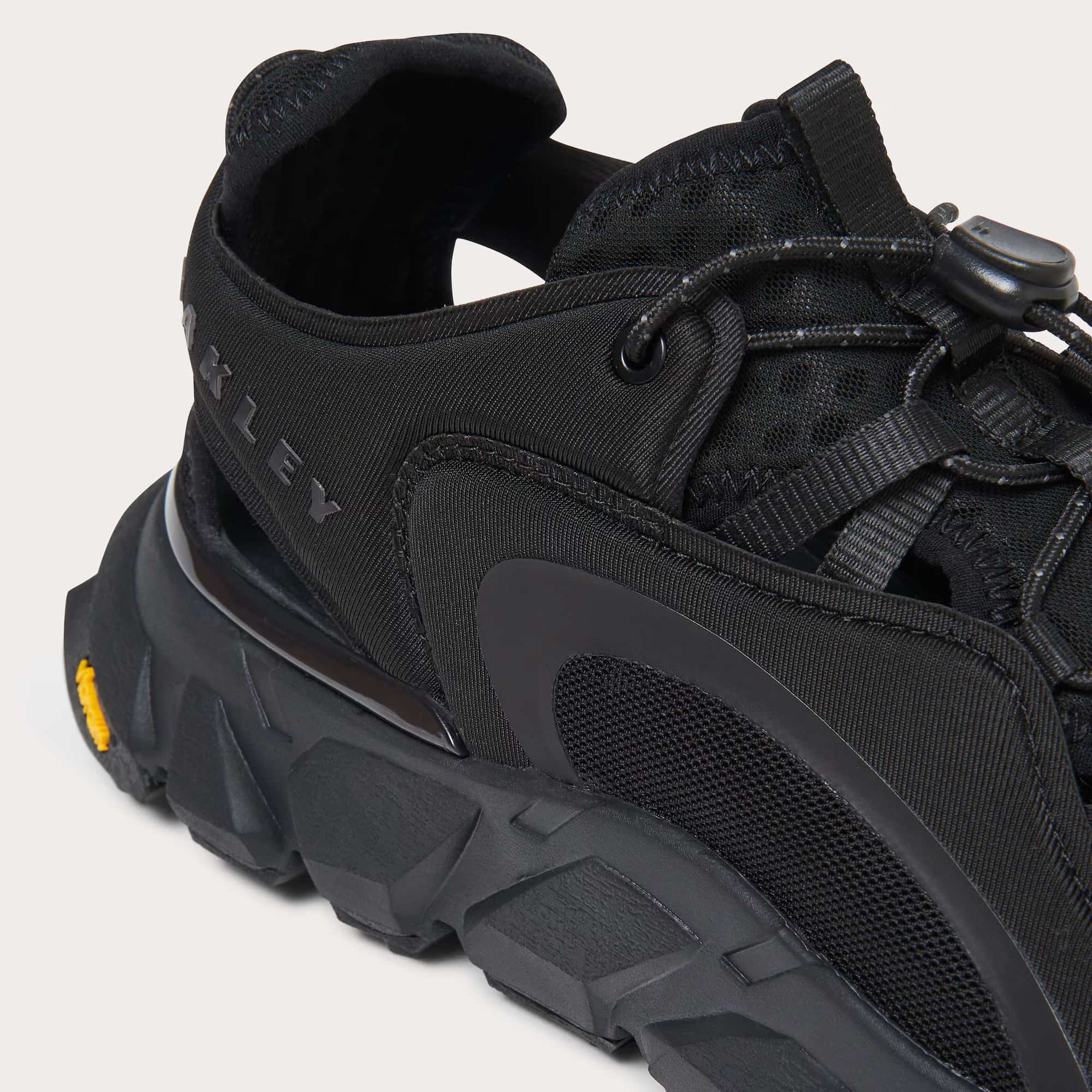 【NEW】 OAKLEY AQUATERRA HYBRID blackout オークリー アクアテラ ハイブリッド 26.0cm～28.0cm メンズ  スニーカー シューズ サンダル 8056153611084【送料無料 北海道/沖縄/離島を除く】 blackout 26.0cm