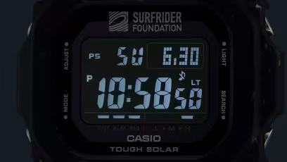 再入荷】カシオ CASIO G-SHOCK GSHOCK ジーショック SURFRIDER FOUNDATIONコラボモデル DIGITAL 5600  SERIES G-5600SRF-1JR スクエア タフソーラー（ソーラー充電システム） 耐衝撃構造 20気圧防水 腕時計 国内正規品 【送料無料  北海道/沖縄/離島を除く】(FREE 1JR ...