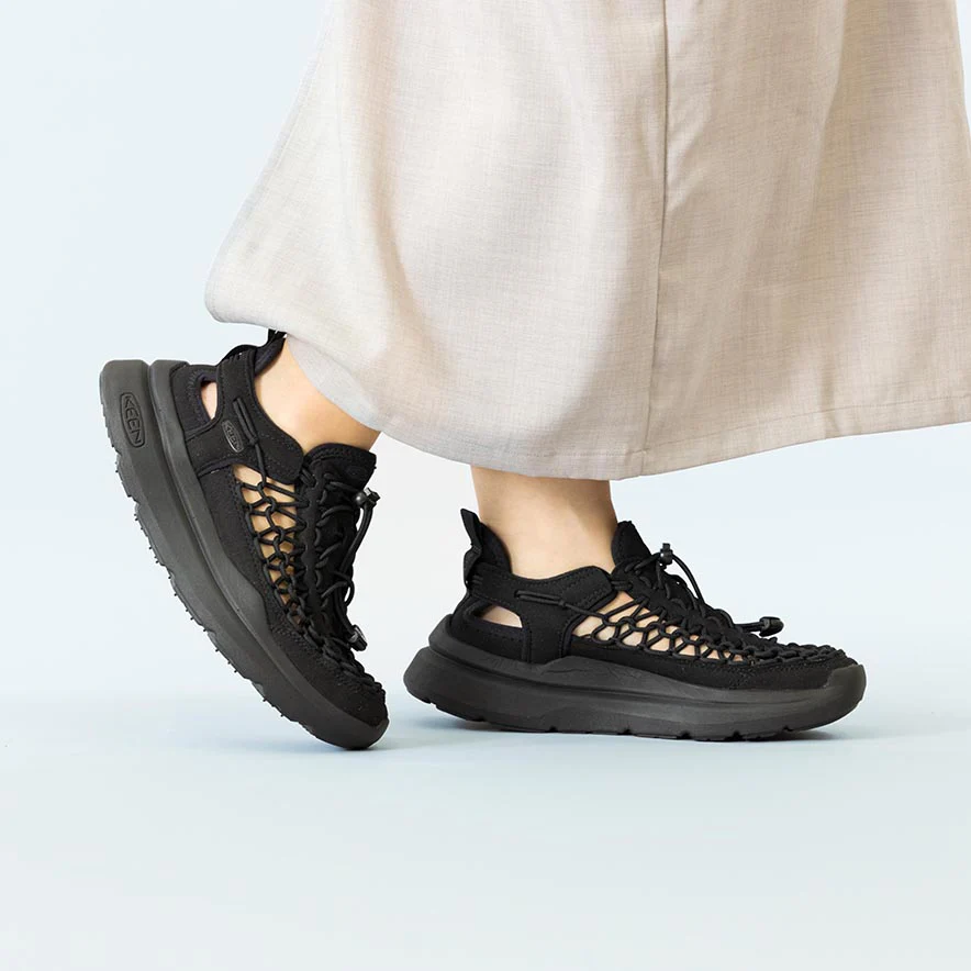 KEEN キーン スニーカー ウィメンズ アウトドアシューズ サンダル UNEEK WK ユニーク ダブルケー Black/Black 24.0cm 1030269 MM1 【送料無料 北海道/沖縄/離島を除く】 Black/Black 24.0cm