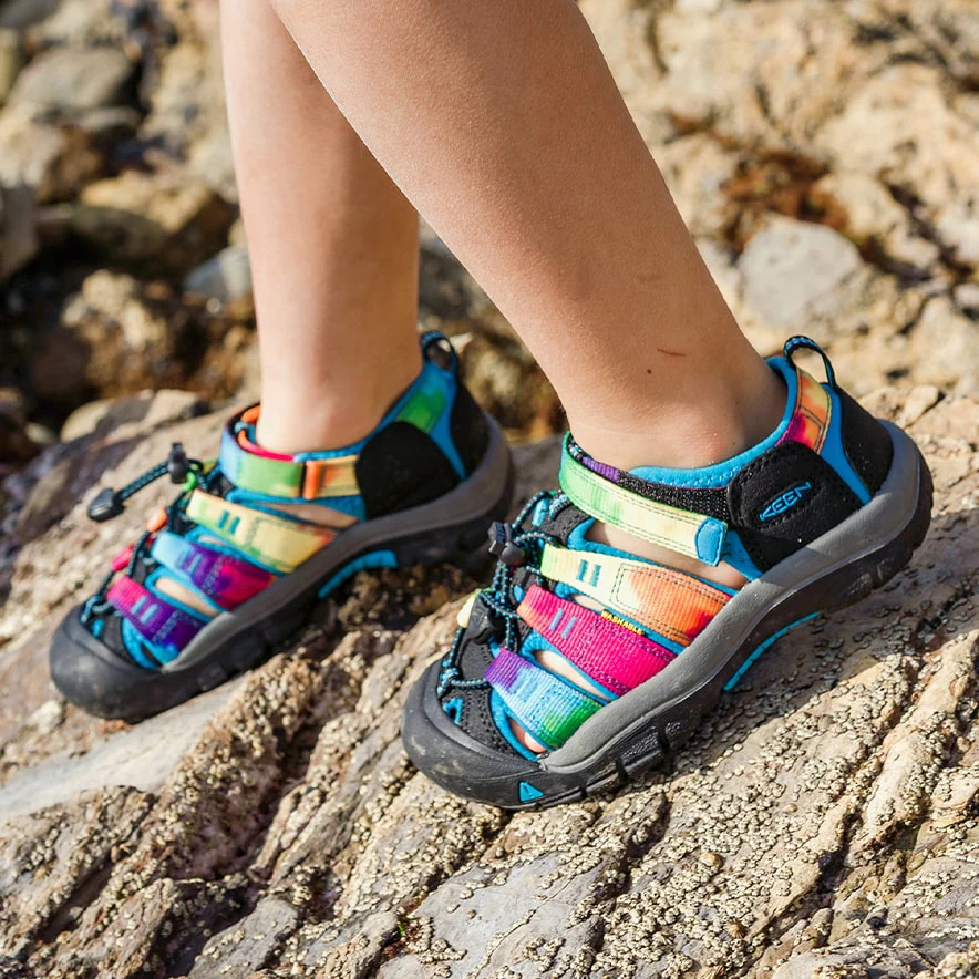 KEEN キーン スニーカー アウトドアシューズ NEWPORT H2 トドラー ニューポートエイチツー Rainbow Tie Dye 14.5cm 1021495 MM1 【北海道/沖縄/離島 着払い】 Rainbow Tie Dye 14.5cm