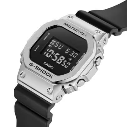 CASIO G-SHOCK GSHOCK ジーショック DIGITAL 5600SERIES  GM-5600U-1JF 耐衝撃構造（ショックレジスト） 20気圧防水 国内正規品 【送料無料 北海道/沖縄/離島除く】 1JF