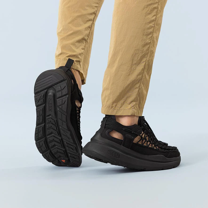 KEEN キーン スニーカー メンズ アウトドアシューズ サンダル UNEEK WK ユニーク ダブルケー Black/Black 28.0cm 1030271 MM1 【送料無料 北海道/沖縄/離島を除く】 Black/Black 28.0cm