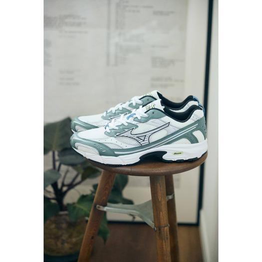 ミズノ MIZUNO MXR 26:グリーン×シルバー 23.0cm～25.0㎝ D1GA245126 4582767761241 レディース スニーカー スポーツスタイル  【送料無料 北海道/沖縄/離島を除く】 26:グリーン×シルバー 23.0cm