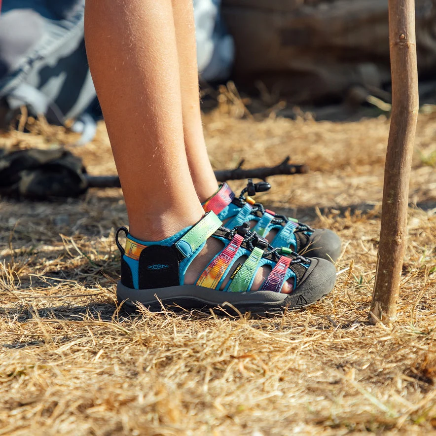 KEEN キーン スニーカー アウトドアシューズ NEWPORT H2 トドラー ニューポートエイチツー Rainbow Tie Dye 14.5cm 1021495 MM1 【北海道/沖縄/離島 着払い】 Rainbow Tie Dye 14.5cm