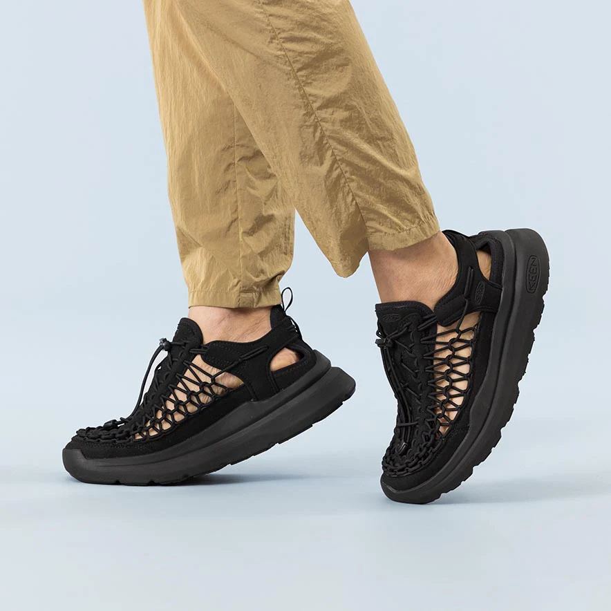 KEEN キーン スニーカー メンズ アウトドアシューズ サンダル UNEEK WK ユニーク ダブルケー Black/Black 26.5cm 1030271 MM1 【送料無料 北海道/沖縄/離島を除く】 Black/Black 26.5cm